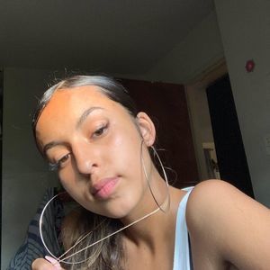 Meet your Posher, Yara venturah